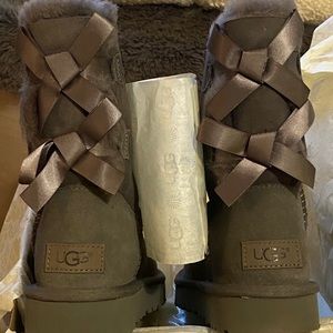 UGG - Bailey Bow back boots. Charcoal grey. Sz 6.